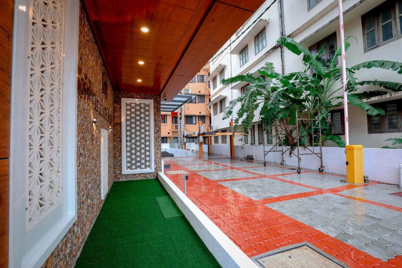 Hotel Krishnavalsam Regency Guruvāyūr Zewnętrze zdjęcie
